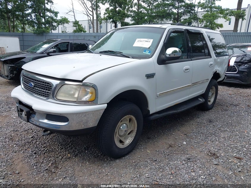 1998 Ford Expedition, Left & Right Side, IAAI, VIN 1FMRU18W1WLC01791 — photo 2