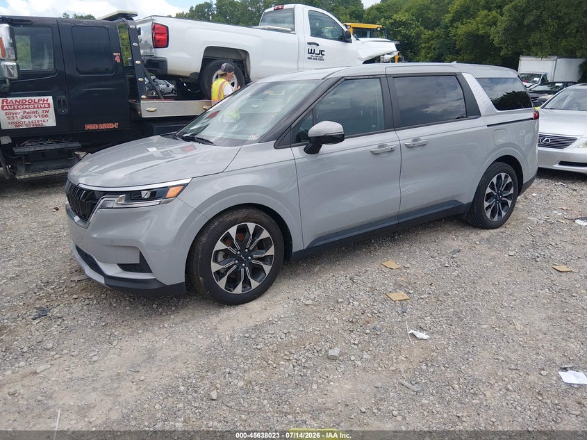 2024 KIA CARNIVAL MPV auction photo 2