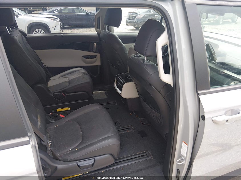 2024 KIA CARNIVAL MPV auction photo 8
