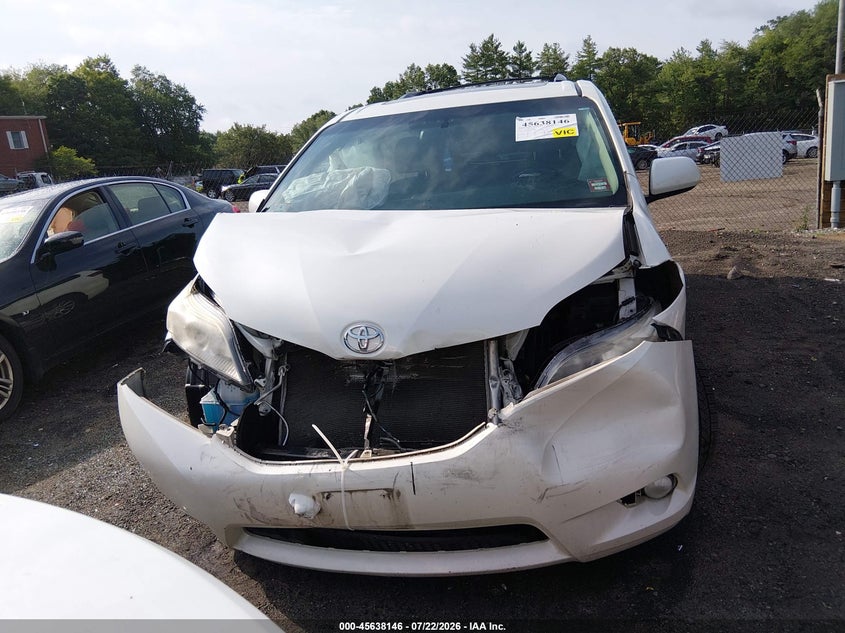 TOYOTA SIENNA - zdjęcie 12