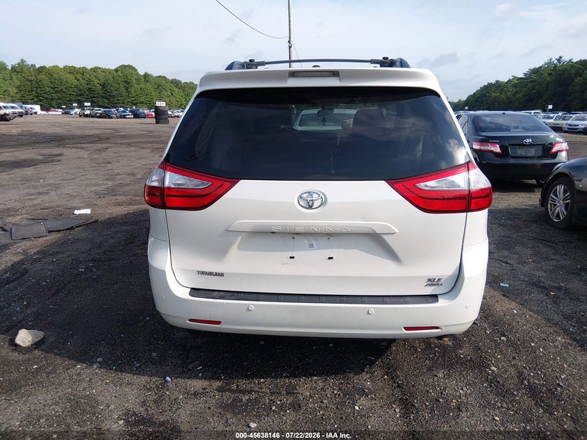 TOYOTA SIENNA - zdjęcie 16