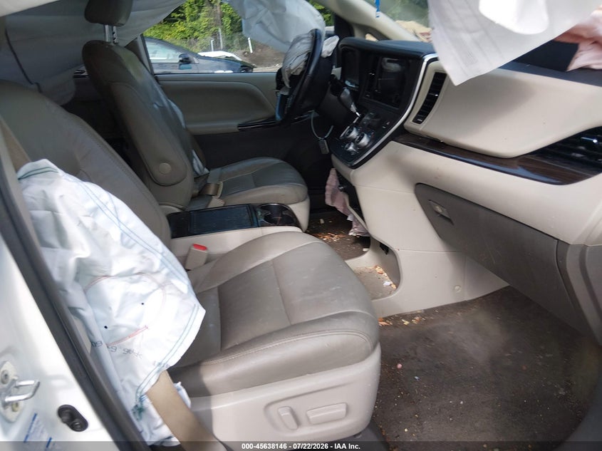 TOYOTA SIENNA - zdjęcie 5