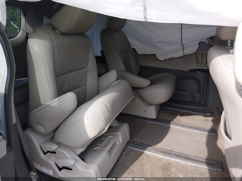 TOYOTA SIENNA - zdjęcie 8