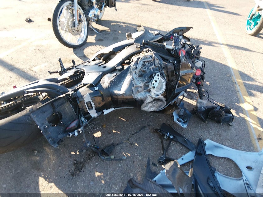2013 KAWASAKI ZX1000 auction photo 4