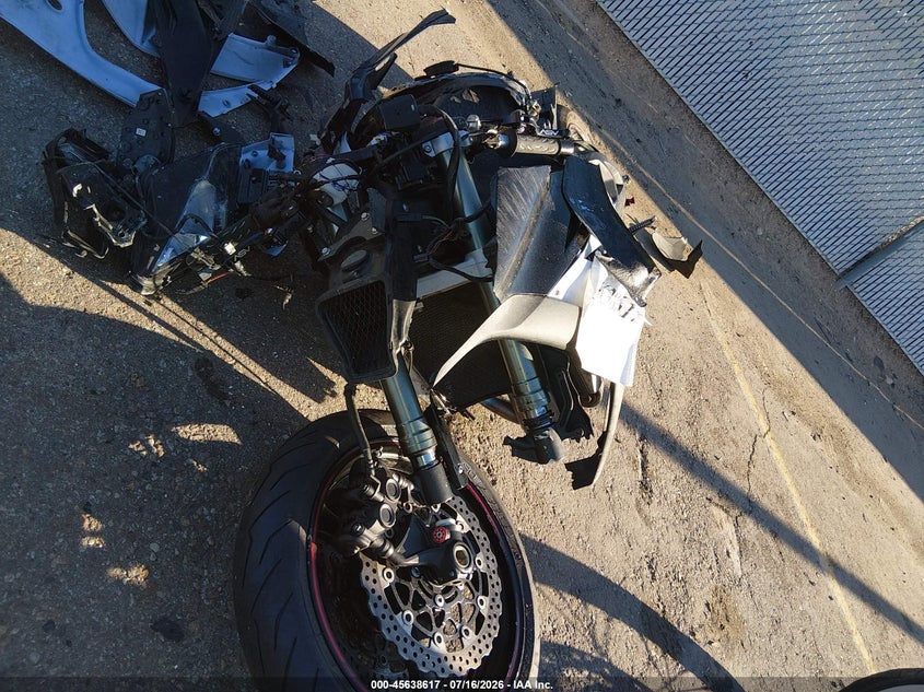 2013 KAWASAKI ZX1000 auction photo 5