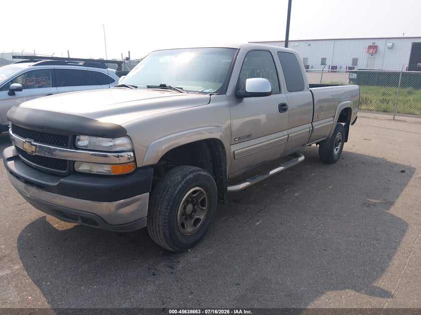 2002 Chevrolet Silverado, Right Side, IAAI, VIN 1GCHK29U62E162820 — photo 2
