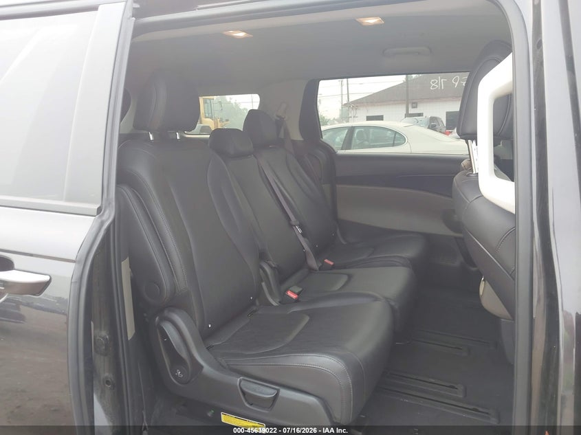 2026 KIA CARNIVAL MPV HYBRID auction photo 8