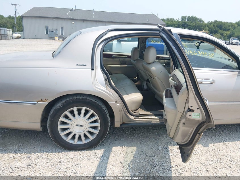 2003 LINCOLN TOWN CAR auction photo 8
