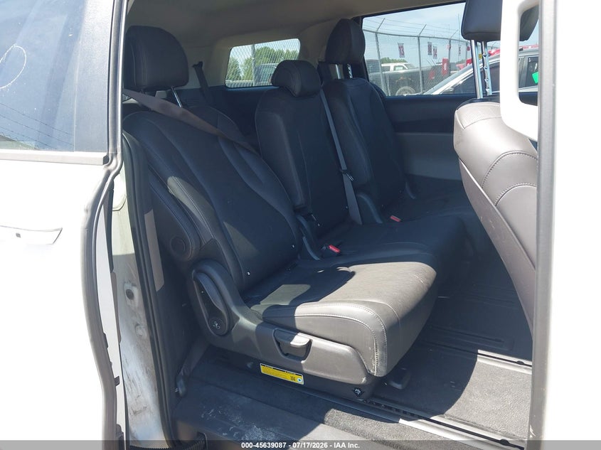 2026 KIA CARNIVAL MPV HYBRID auction photo 8