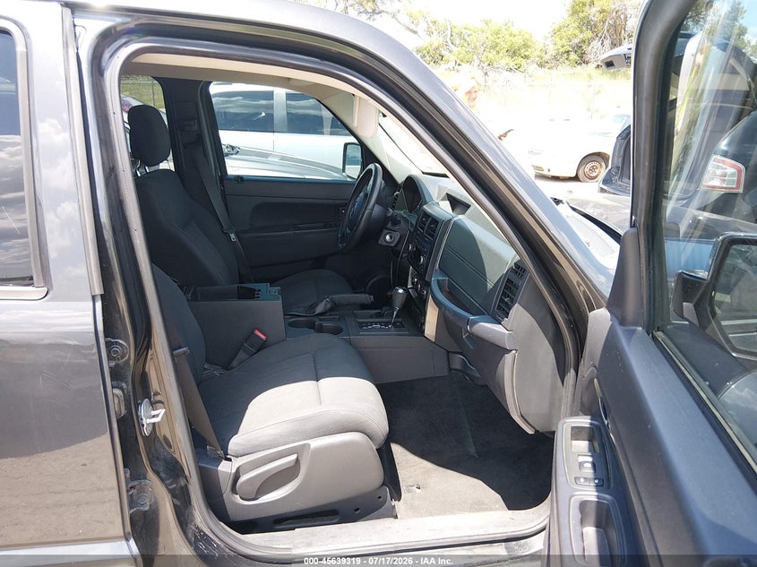 2011 JEEP LIBERTY SPORT · Фото 5
