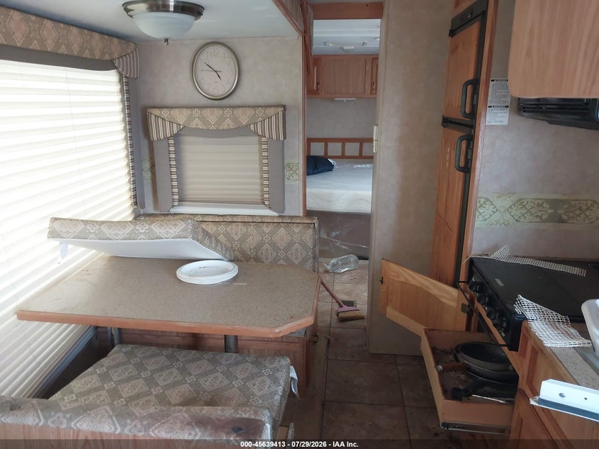 2006 FOREST RIVER CEDAR CREEK 27LRLS auction photo 5