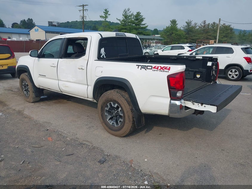 2018 TOYOTA TACOMA auction photo 3