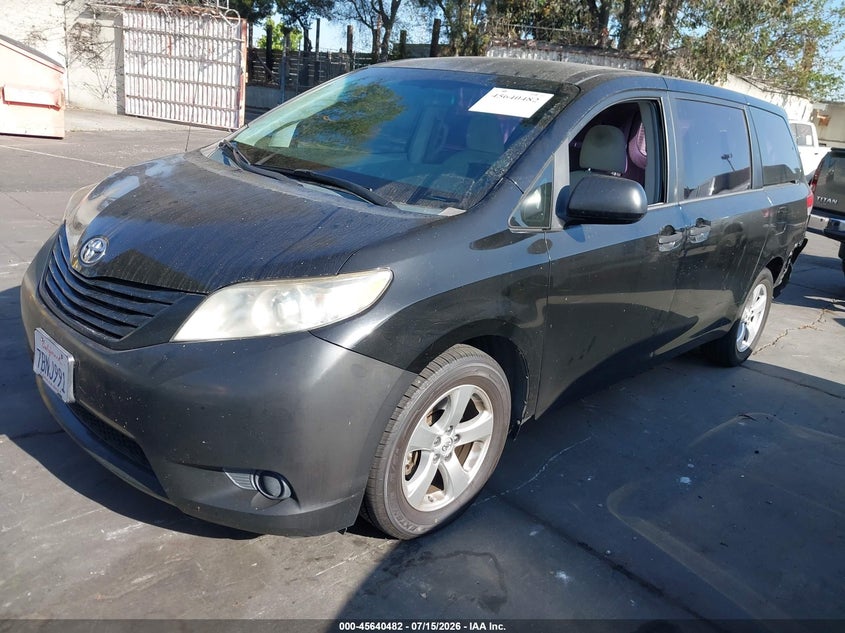 2013 Toyota Sienna, Лівий зад, IAAI, VIN 5TDZK3DCXDS381298 — фото 2