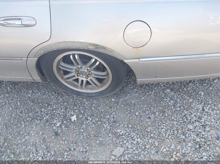 2003 Lincoln Town Car Cartier VIN: 1LNHM83WX3Y655743 Lot: 45640528