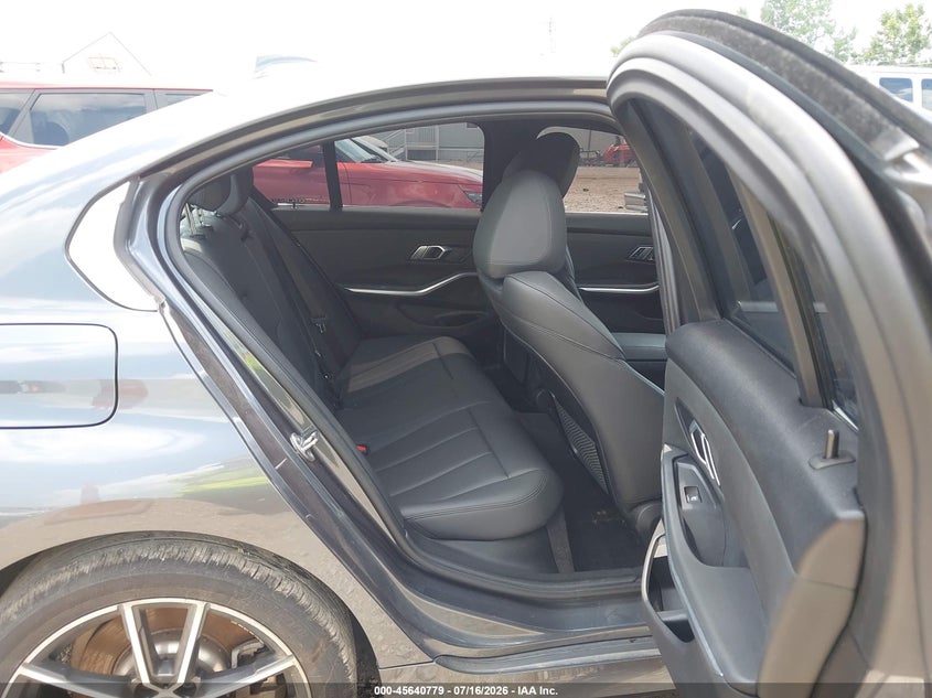 BMW 330I - zdjęcie 8