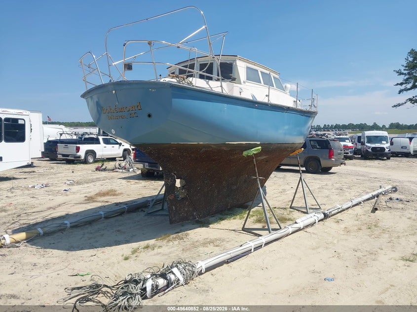 1976 BENETEAU EVASION 32' SAILBOAT auction photo 4
