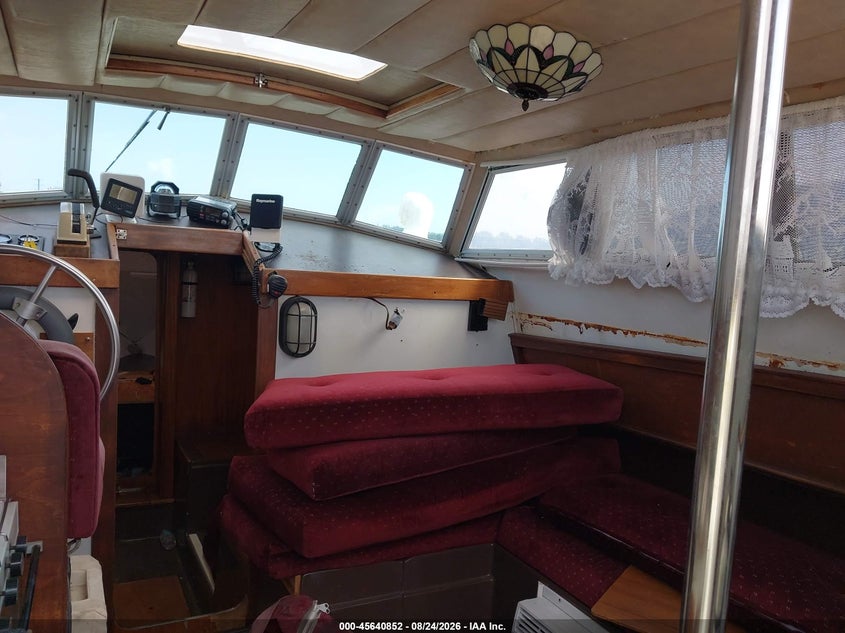 1976 BENETEAU EVASION 32' SAILBOAT auction photo 8