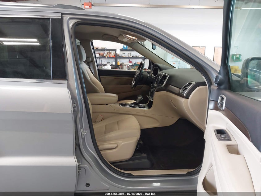 2018 Jeep Grand Cherokee Laredo E 4X4 VIN: 1C4RJFAG2JC398752 Lot: 45640895