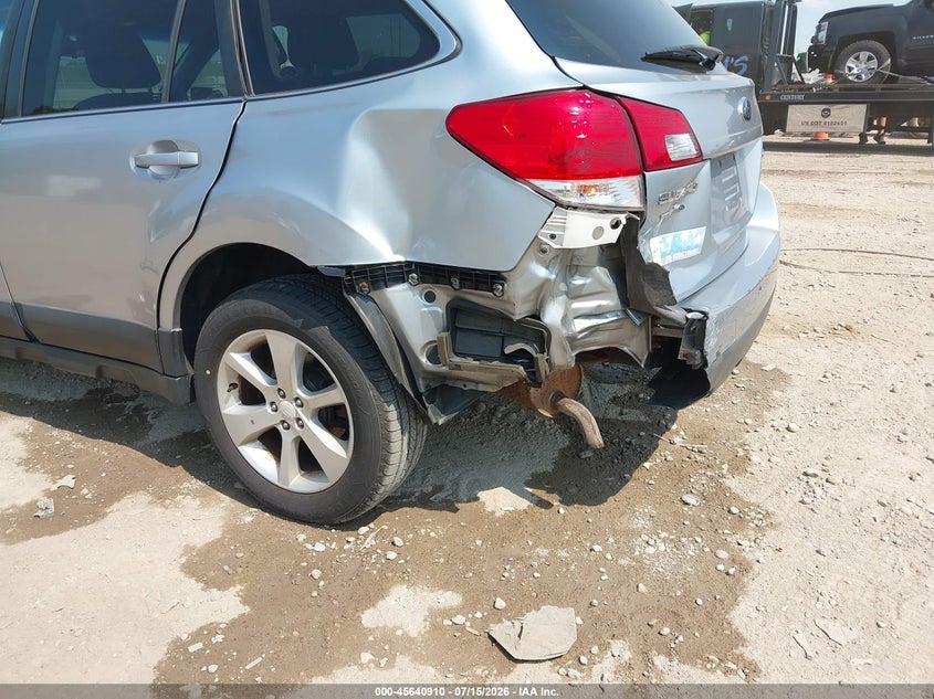 2014 Subaru Outback 2.5I Premium VIN: 4S4BRBCC8E3290215 Lot: 45640910