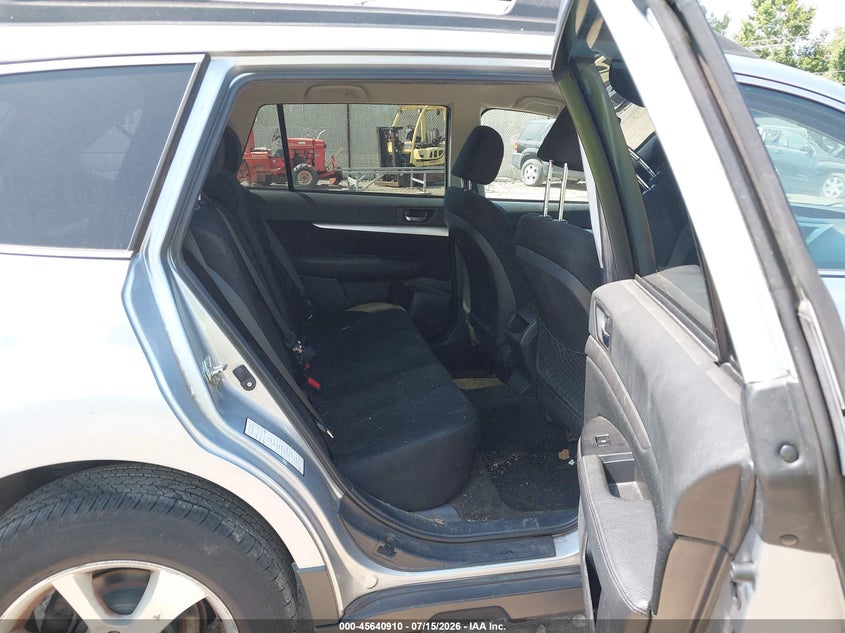 2014 Subaru Outback 2.5I Premium VIN: 4S4BRBCC8E3290215 Lot: 45640910