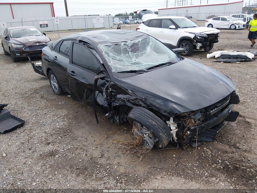 2024 HYUNDAI ELANTRA auction photo 1