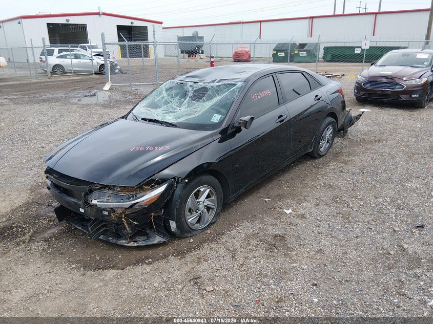 2024 HYUNDAI ELANTRA auction photo 2