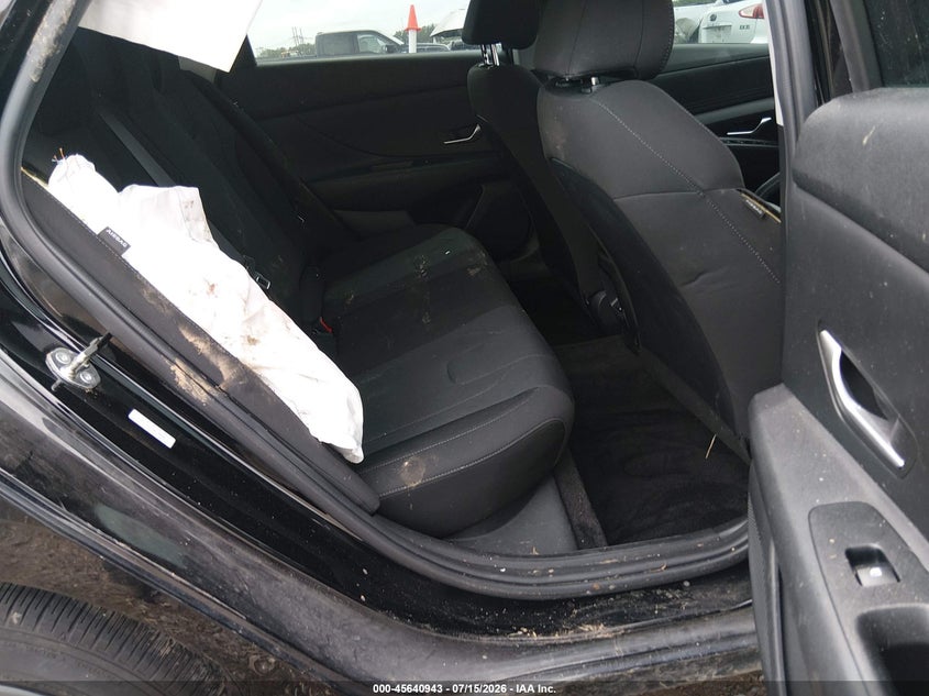 2024 HYUNDAI ELANTRA auction photo 8