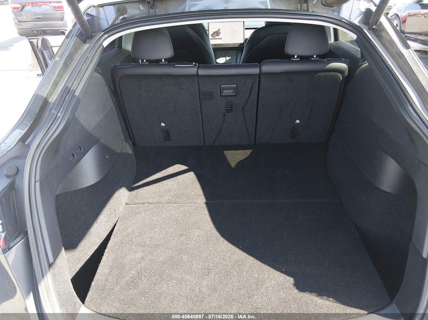 2021 Tesla Model Y Long Range Dual Motor All-Wheel Drive VIN: 5YJYGDEE6MF185690 Lot: 45640997