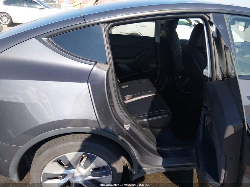 2021 Tesla Model Y Long Range Dual Motor All-Wheel Drive VIN: 5YJYGDEE6MF185690 Lot: 45640997