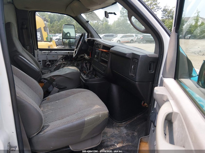 2008 Chevrolet Express Cutaway Work Van VIN: 1GBHG31K781195914 Lot: 45641290