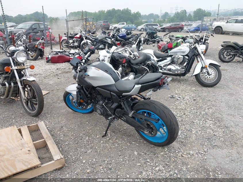 2025 YAMAHA MTN690 auction photo 3
