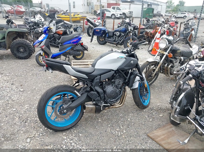 2025 YAMAHA MTN690 auction photo 4