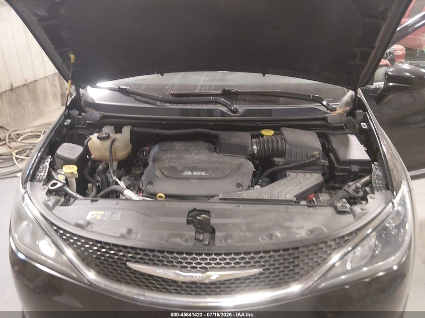 2017 Chrysler Pacifica Touring-L VIN: 2C4RC1BG3HR554892 Lot: 45641423