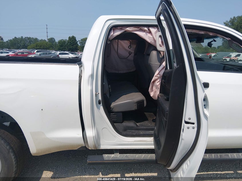 2017 TOYOTA TUNDRA auction photo 8