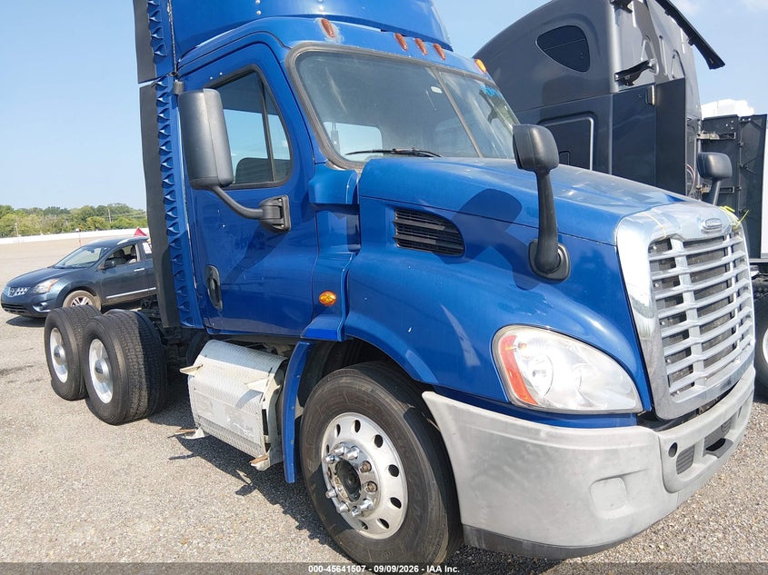 2015 FREIGHTLINER CASCADIA 113 auction photo 2