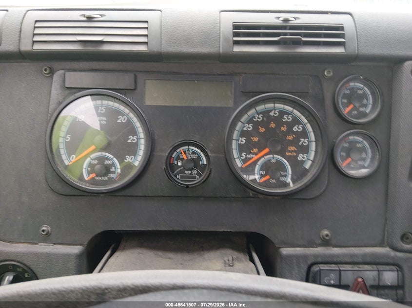 2015 FREIGHTLINER CASCADIA 113 auction photo 6