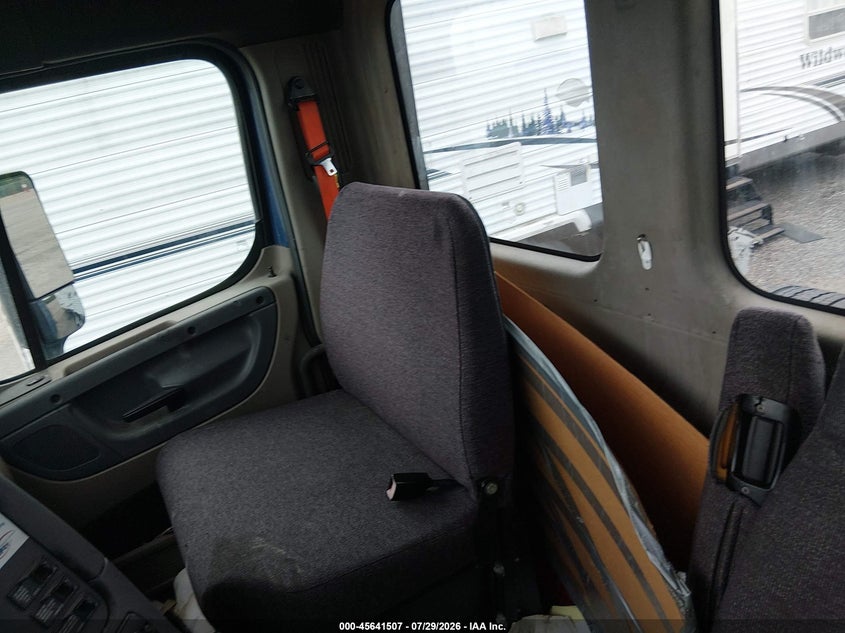 2015 FREIGHTLINER CASCADIA 113 auction photo 7