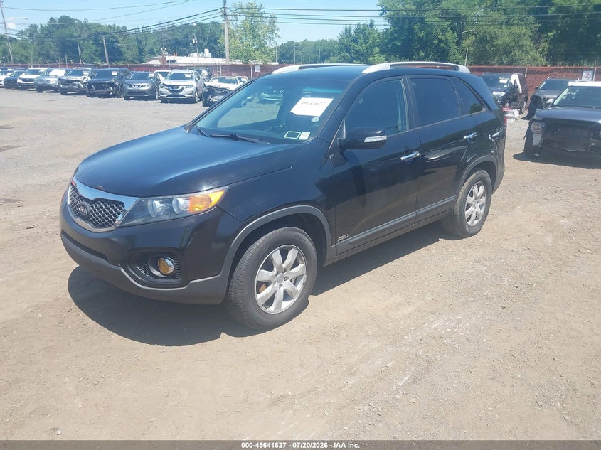 2013 Kia Sorento, Normal Wear & Tear, IAAI, VIN 5XYKTDA23DG327600 — photo 2