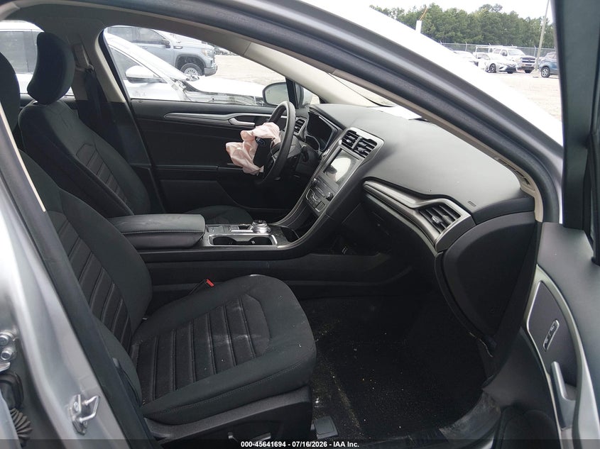 2019 FORD FUSION auction photo 5