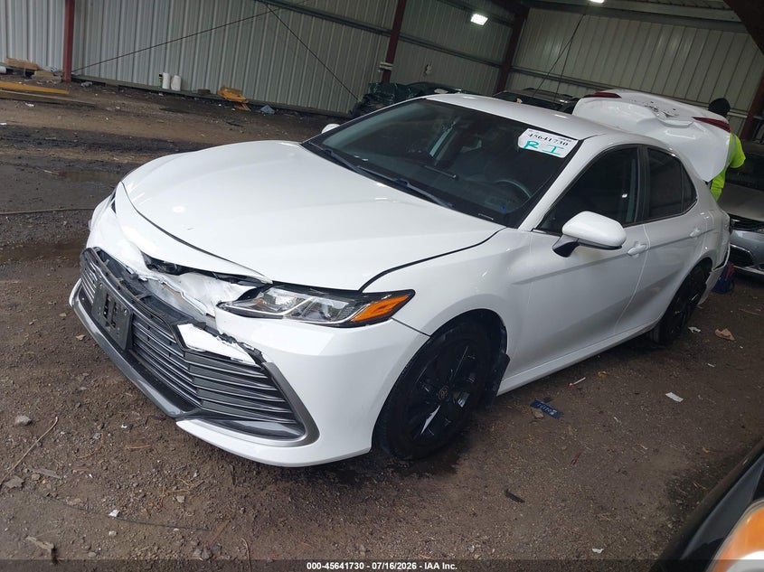 2022 Toyota Camry Le, Front & Rear, IAAI, VIN 4T1C11AK6NU642623 — photo 2