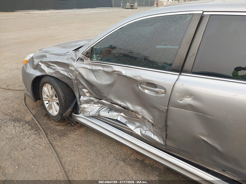 2010 SUBARU LEGACY auction photo 6