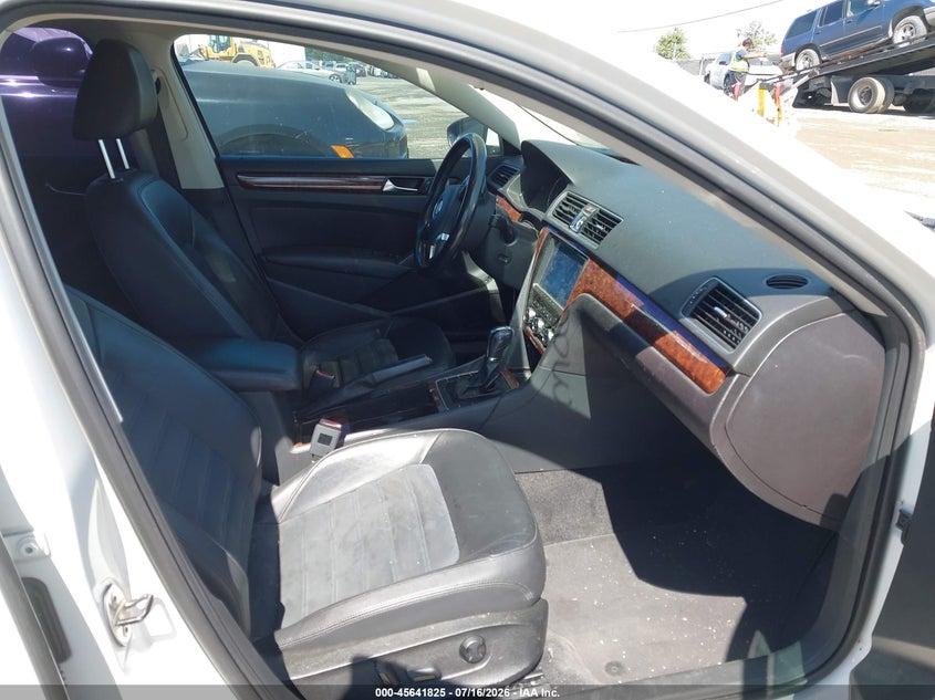 2012 VOLKSWAGEN PASSAT SEDAN 3.6L V-6 DI, DOHC, VVT, 280HP
