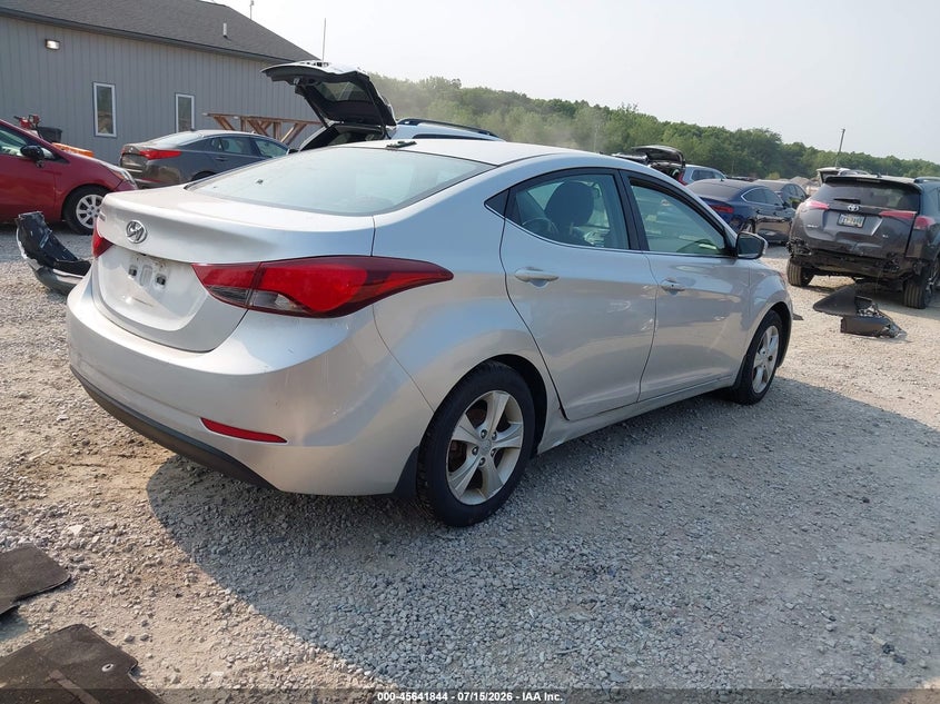 2016 HYUNDAI ELANTRA auction photo 4