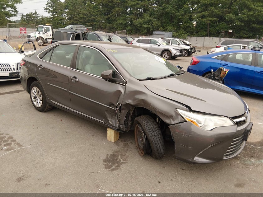 TOYOTA CAMRY - zdjęcie 1