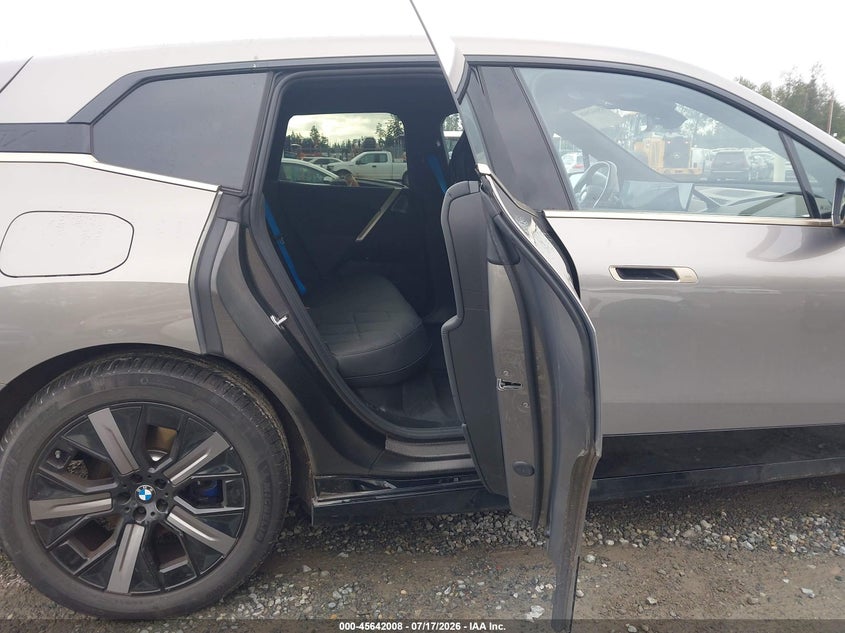 2024 BMW IX auction photo 8