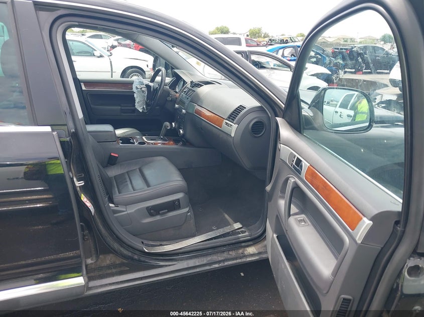 2008 VOLKSWAGEN TOUAREG 2 auction photo 5