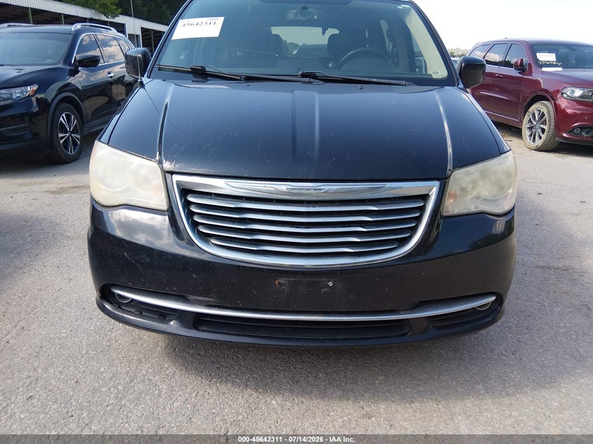 2014 CHRYSLER TOWN & COUNTRY auction photo 6