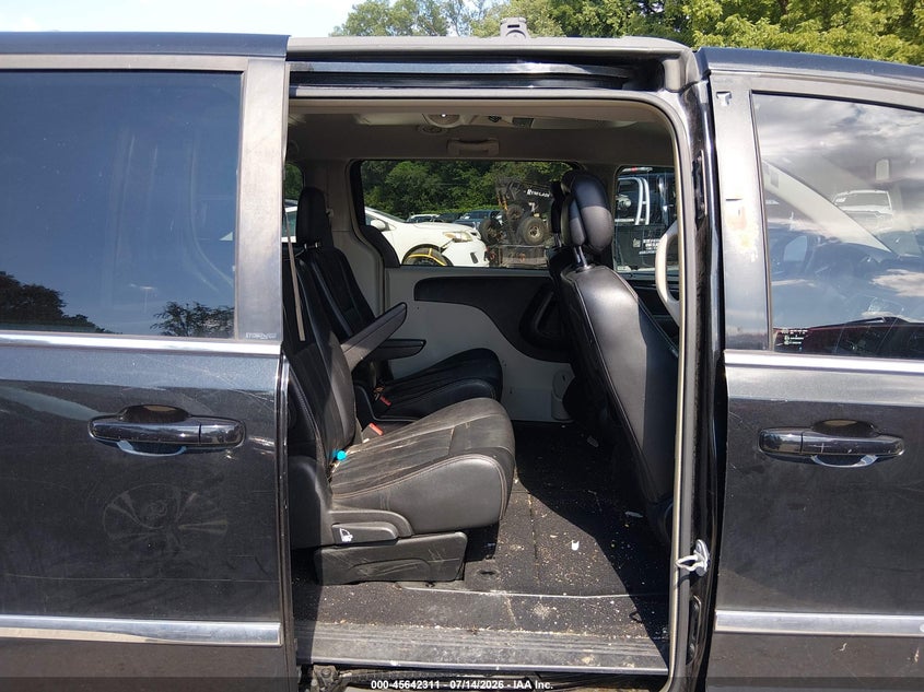 2014 CHRYSLER TOWN & COUNTRY auction photo 8
