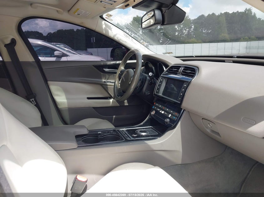 2017 JAGUAR XE auction photo 5