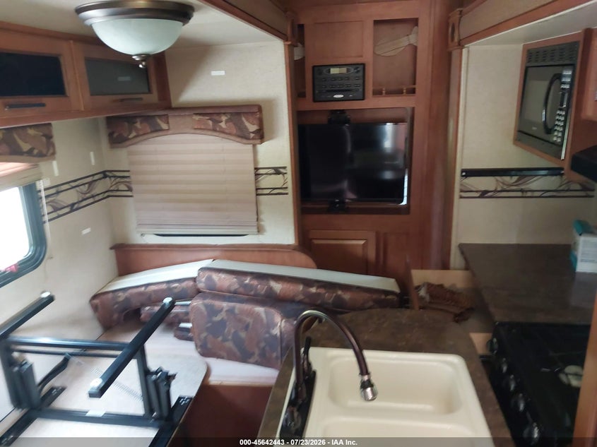 2014 FOREST RIVER SURVEYOR auction photo 5